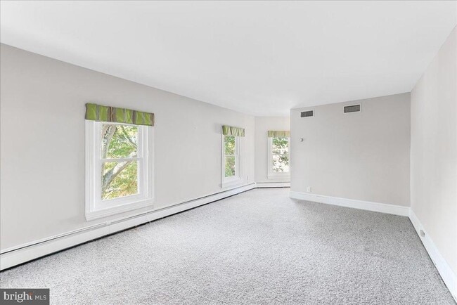 Building Photo - 240 W Miner St