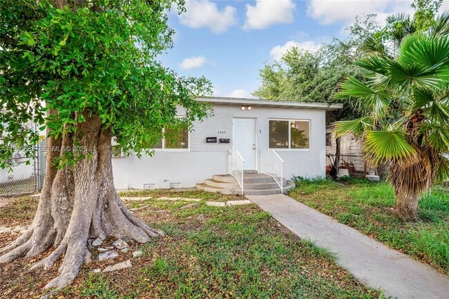 Building Photo - 2025 Fillmore St