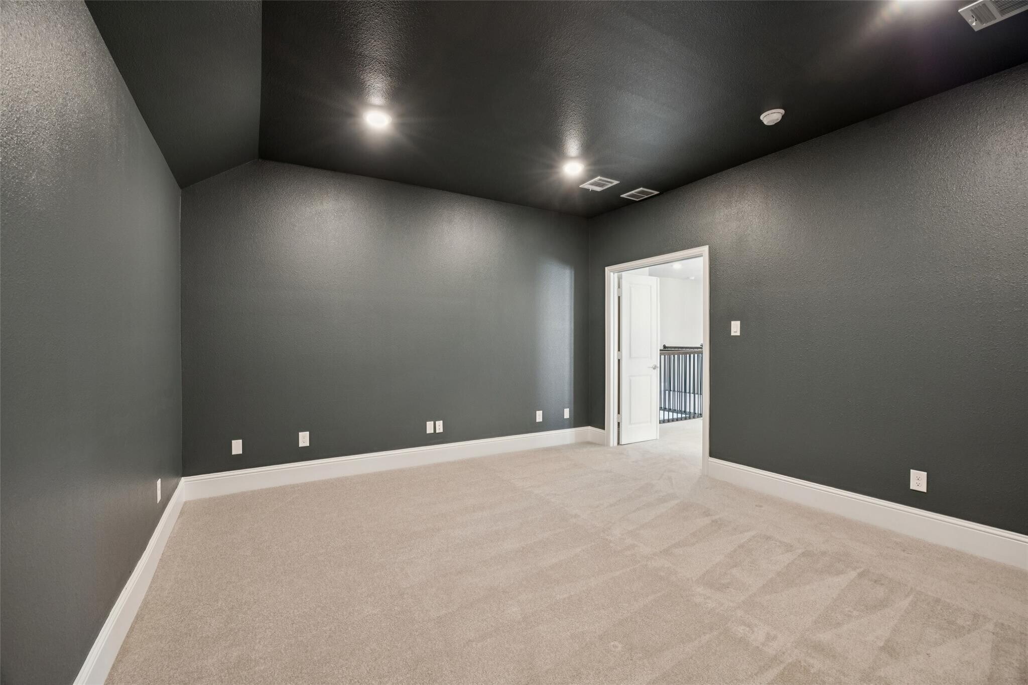 Building Photo - 2521 Hampstead Ln