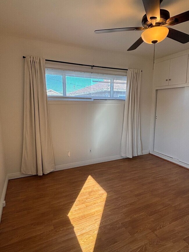 Building Photo - Spacious 3-Bedroom Home with Backyard & 2-Car Garage in Lakewood