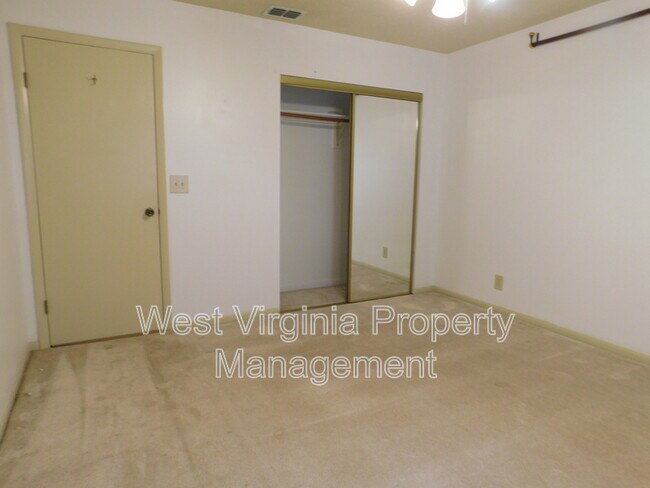Building Photo - 297 Silo Ln
