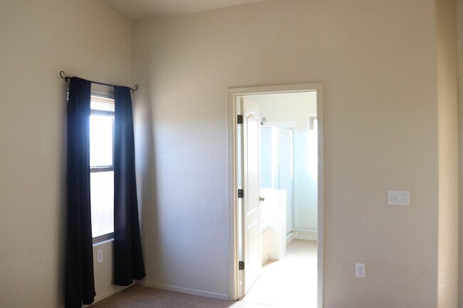 Building Photo - Home in Holiday Community Resort