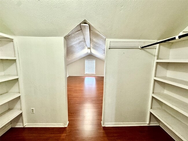 Building Photo - 5813 Lucy Ln