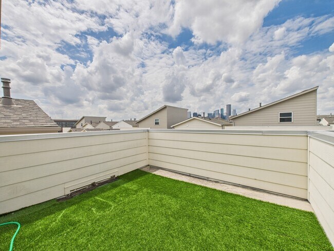 Building Photo - 2761 Clinton Dr