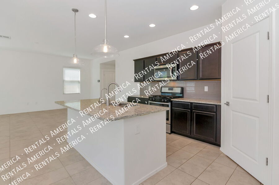 Building Photo - 7433 Via Casa Elegante