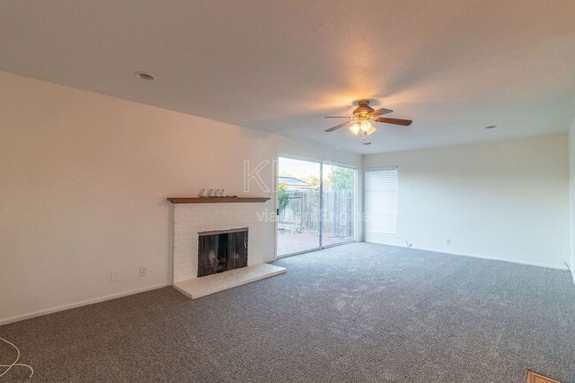 Building Photo - 713 San Francis Ave