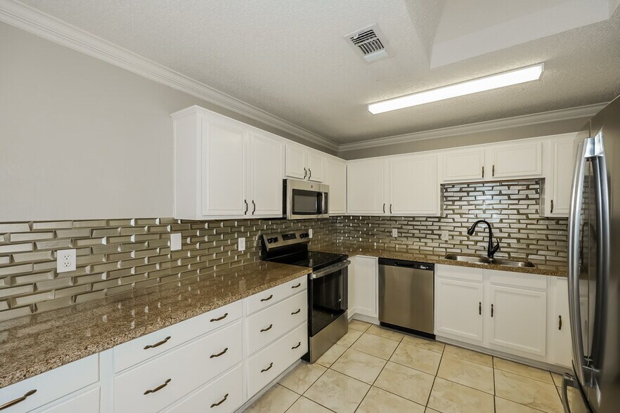 Building Photo - 807 Ponselle Dr