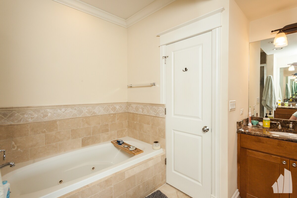 Building Photo - 2708 N Lehmann Ct