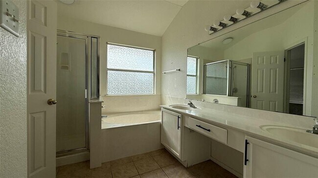 Building Photo - 3819 Eagles Nest St