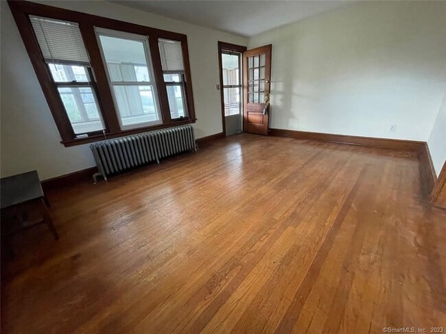 Building Photo - 36 Oakwood Ave