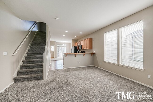 Building Photo - Gorgeous Two Bedroom Townhome in Hillsboro!