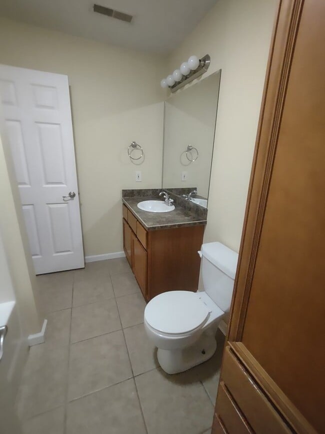 Building Photo - Clean 2 Bedroom 1 Bath duplex ~ Benton, KY