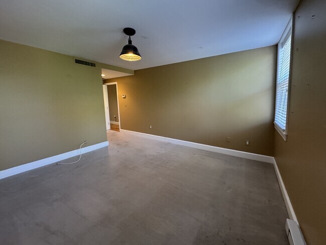 Building Photo - 403 Marlborough St