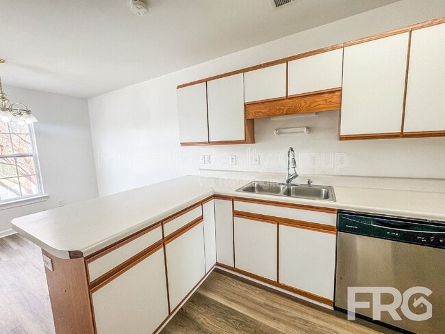 Building Photo - 5170 Deveron St