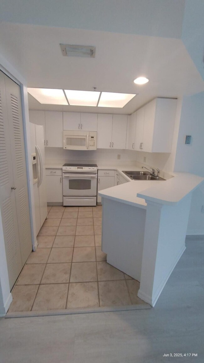 Building Photo - 4155 N Haverhill Rd