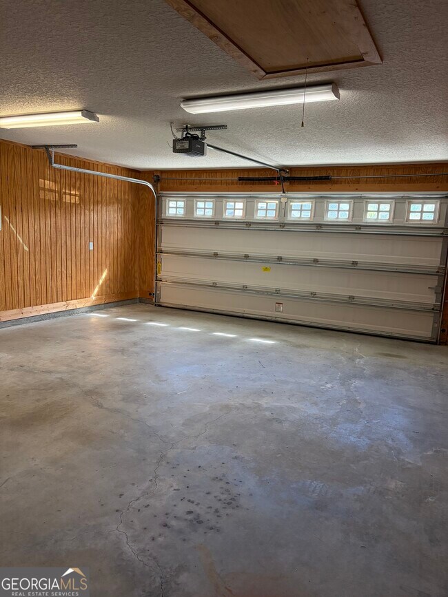 Building Photo - 123 Miller Ct