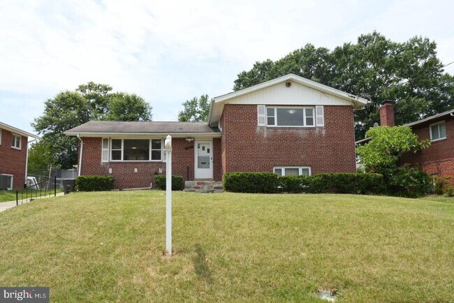 Building Photo - 7104 Adelphi Rd