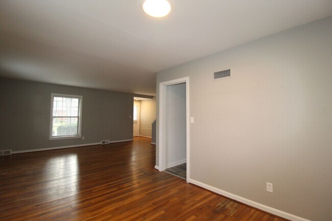 Building Photo - 7518 Terrace St