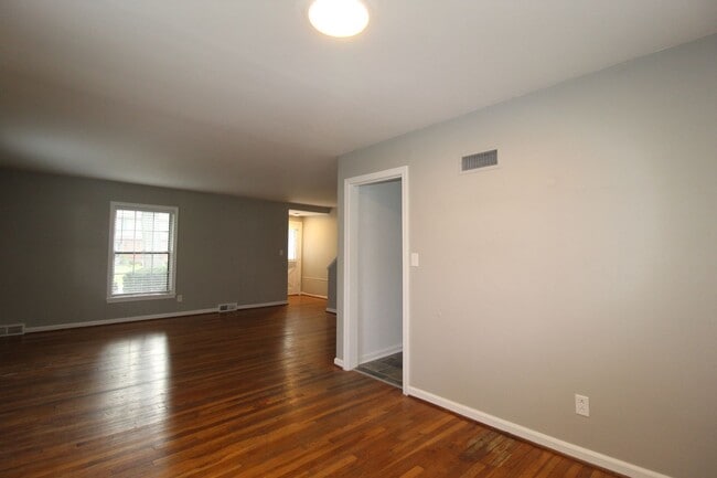 Building Photo - August FREE On This 2 Bedroom 2 Bath Duplex In The Waldo Area