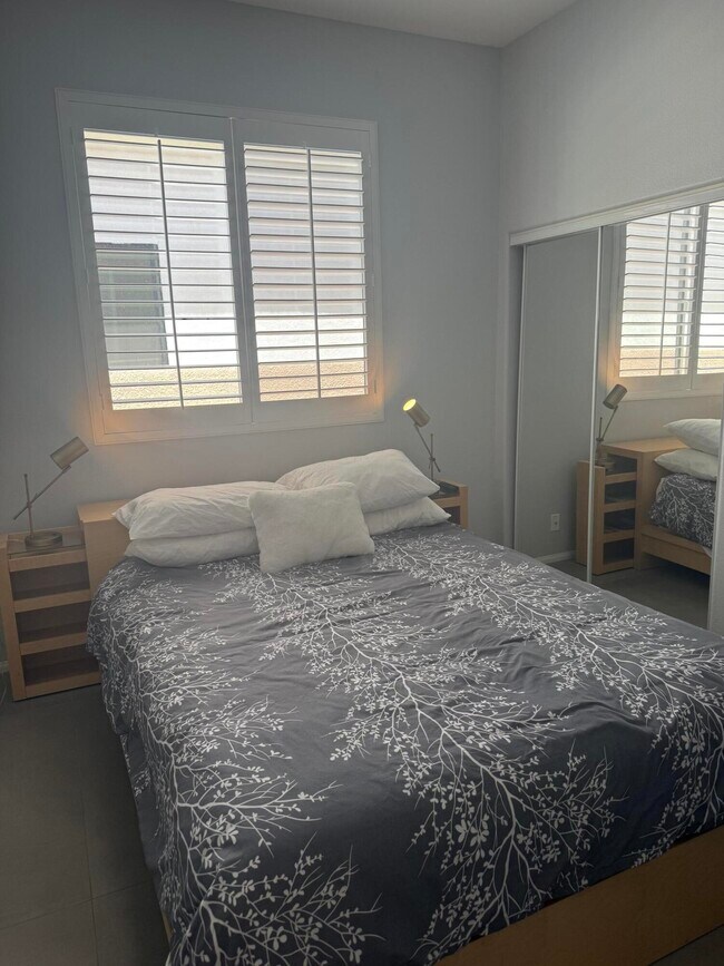 Building Photo - 54610 Avenida Alvarado