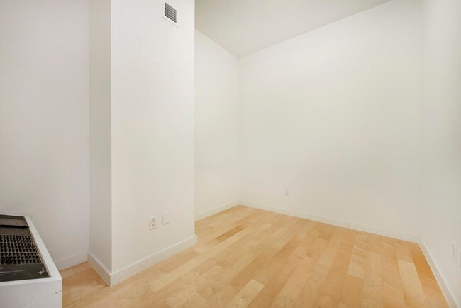 Building Photo - 2 Bedroom @ 90W !