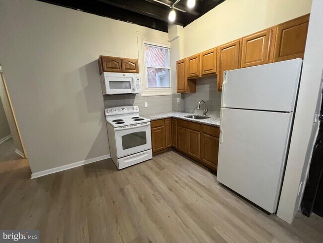 Building Photo - 1709 W Montgomery Ave