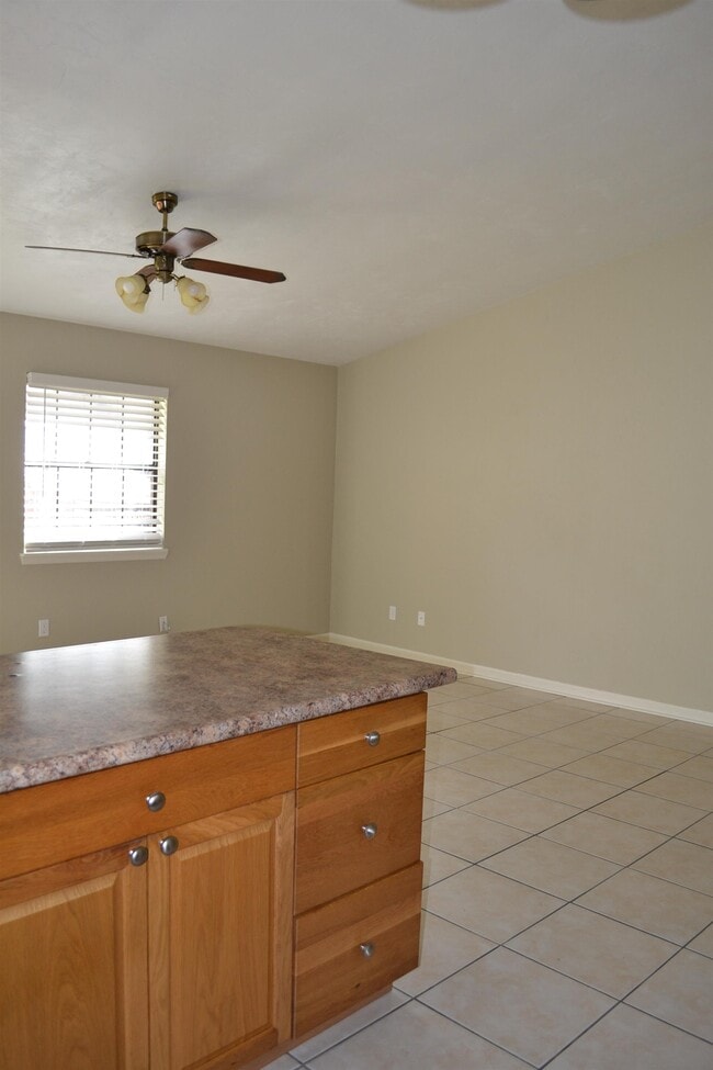 Building Photo - 2041 Continental Ave