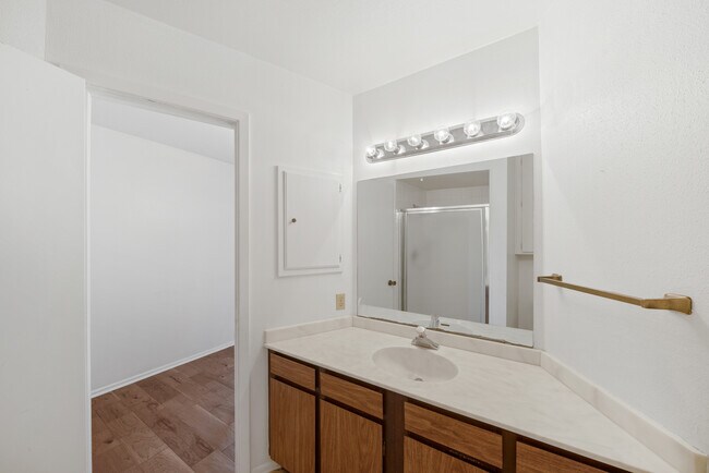 Building Photo - 10958 Crown Pk Ln