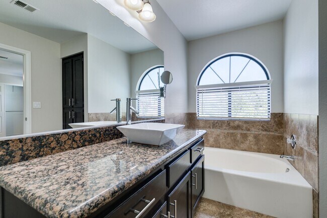 Building Photo - Amazing 3-bdrm home in Green Valley!