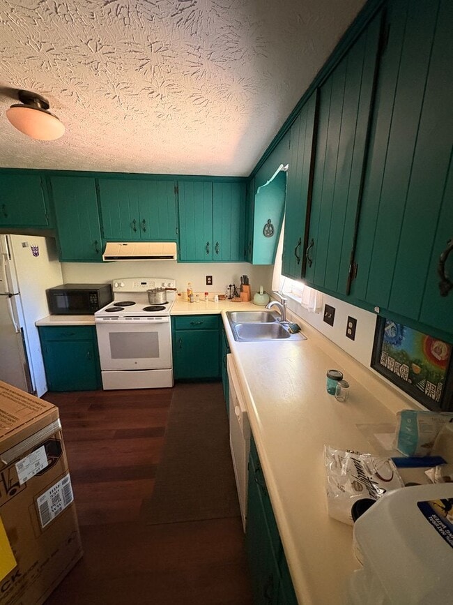 Building Photo - Charming 3 bed/2 bath Eastside Ranch w/ Potential early move in!