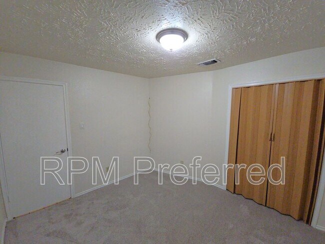 Building Photo - 3930 Mohlerbruk Dr