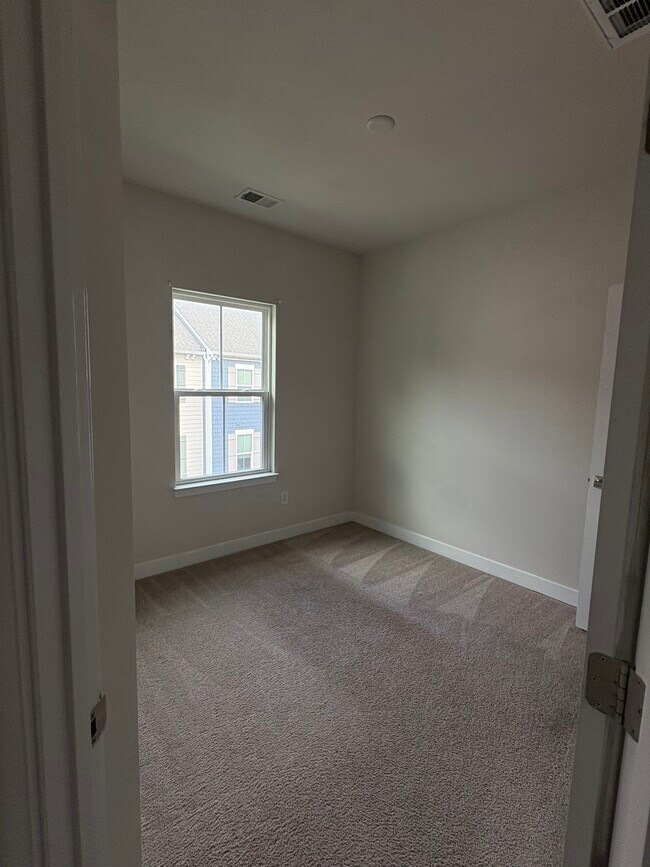 Building Photo - Chesapeake Home