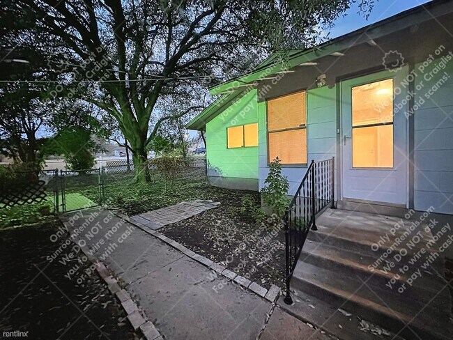 Building Photo - 2 br, 1 bath Duplex - 254 Sunnyland Dr