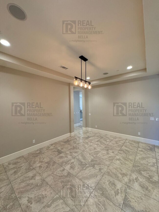 Building Photo - Beautiful Winchester Home with Open Floor Plan, Office & Solar