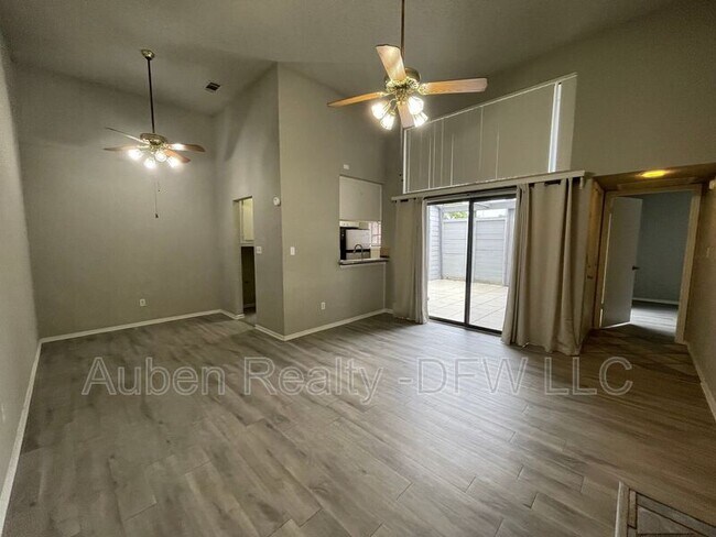 Building Photo - 602 Bellaire Dr