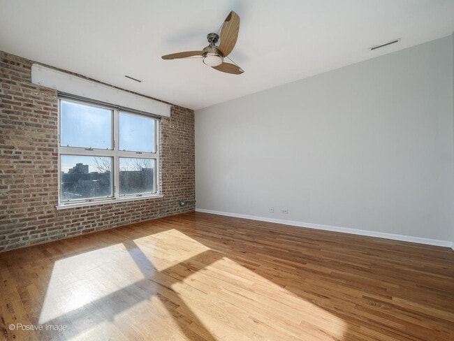 Building Photo - 2225 W Wabansia Ave