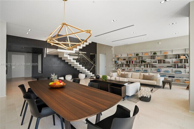 Building Photo - 650 NE 32nd St