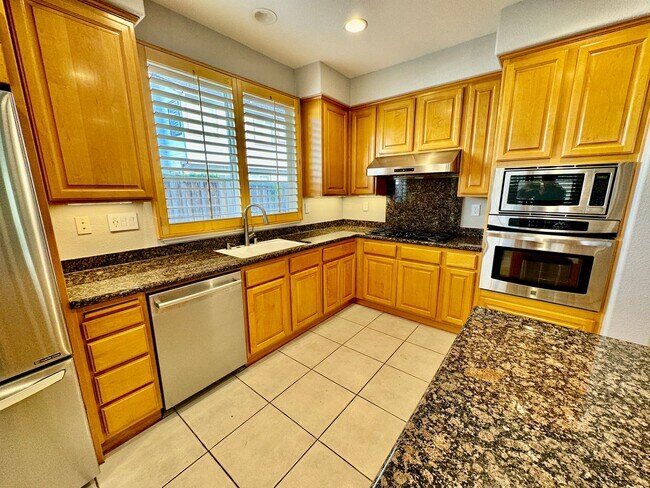 Building Photo - 12 Amberwood Cir