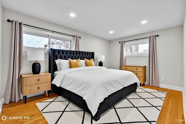 Building Photo - 4938 W Randolph St