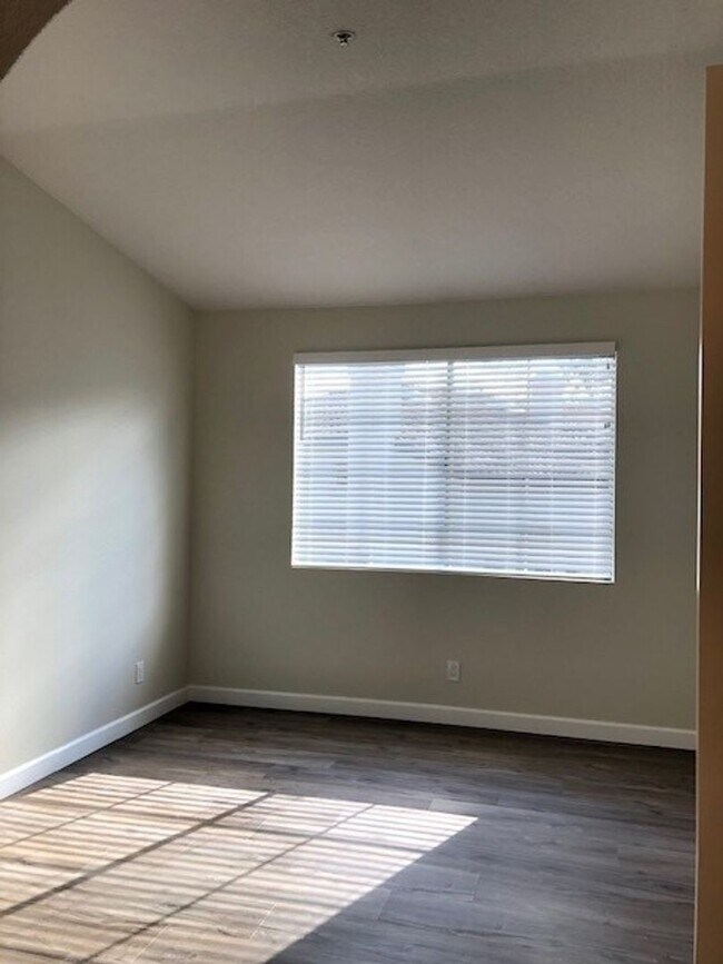 Building Photo - PICTURE PERFECT 2 BR/2 BATH PLUS LOFT END UNIT CONDO WITH DIRECT ACCESS 2 CAR GARAGE