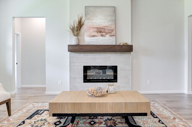 Building Photo - Brand New Home in Mustang!