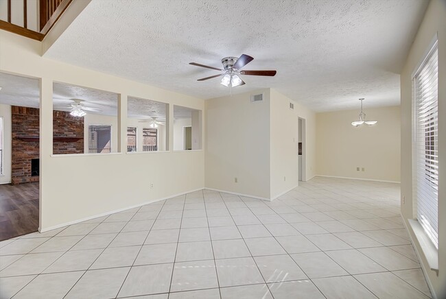 Building Photo - 2807 Planters St