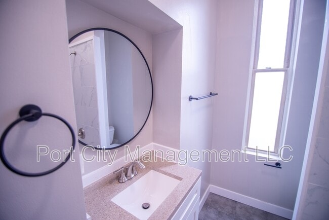 Building Photo - 2121 St Paul St