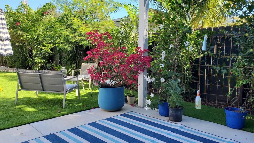 Building Photo - 740 SW 9th St