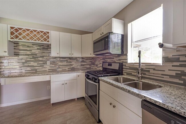 Building Photo - 202 Norview Dr