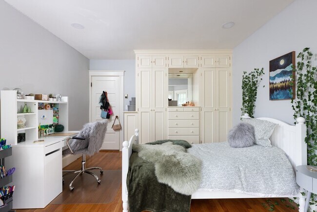 Building Photo - 17 Willow St