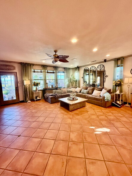 Building Photo - 1485 Clearview Cir