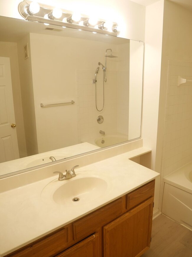 Building Photo - Spacious 2nd Floor Condo in Russett – Prim...