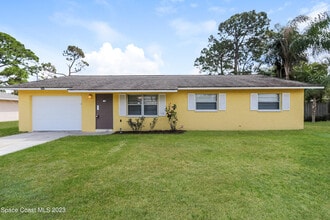 Building Photo - 159 NW Avens St