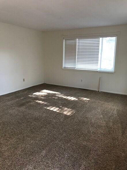 Building Photo - 181 Chase St